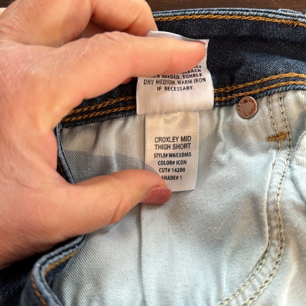 Hudson Croxley jean shorts size 25. EUC - Picture 5 of 5